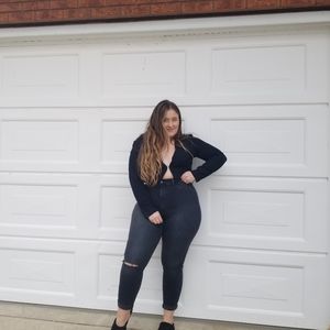 Highwasited ripped knee jeans, in dark grey